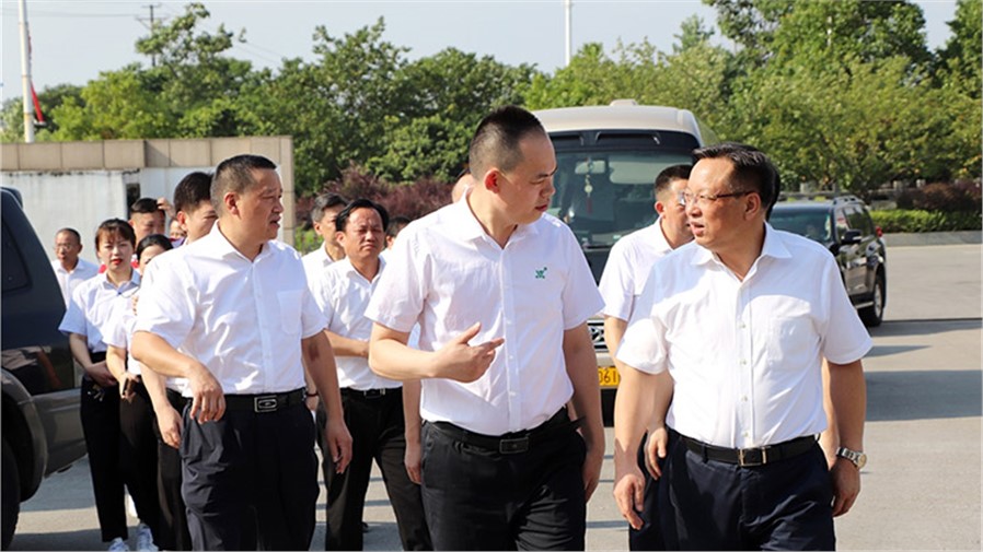 懷化市委副書記、市長雷紹業(yè)一行蒞臨我公司調(diào)研指導。